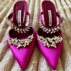 Like New Size 38 Limited Edition Hot Pink Manolo Blahnik Lurum Crystal Leaf Mule
